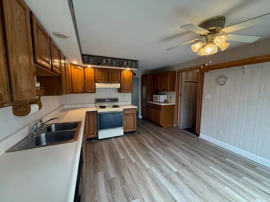 9906 E Houghton Lake Drive, Houghton Lake, MI 48629 - #3