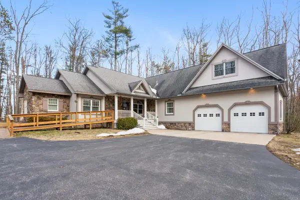 6530 Link Boulevard, Indian River, MI 49749