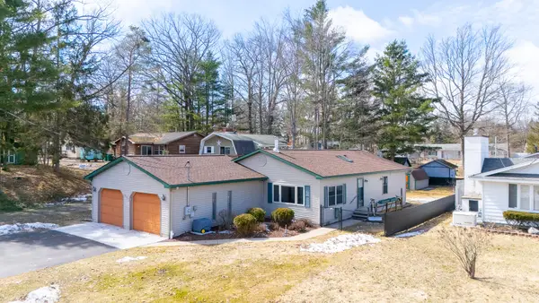 311 Iroquois Avenue, Prudenville, MI 48651