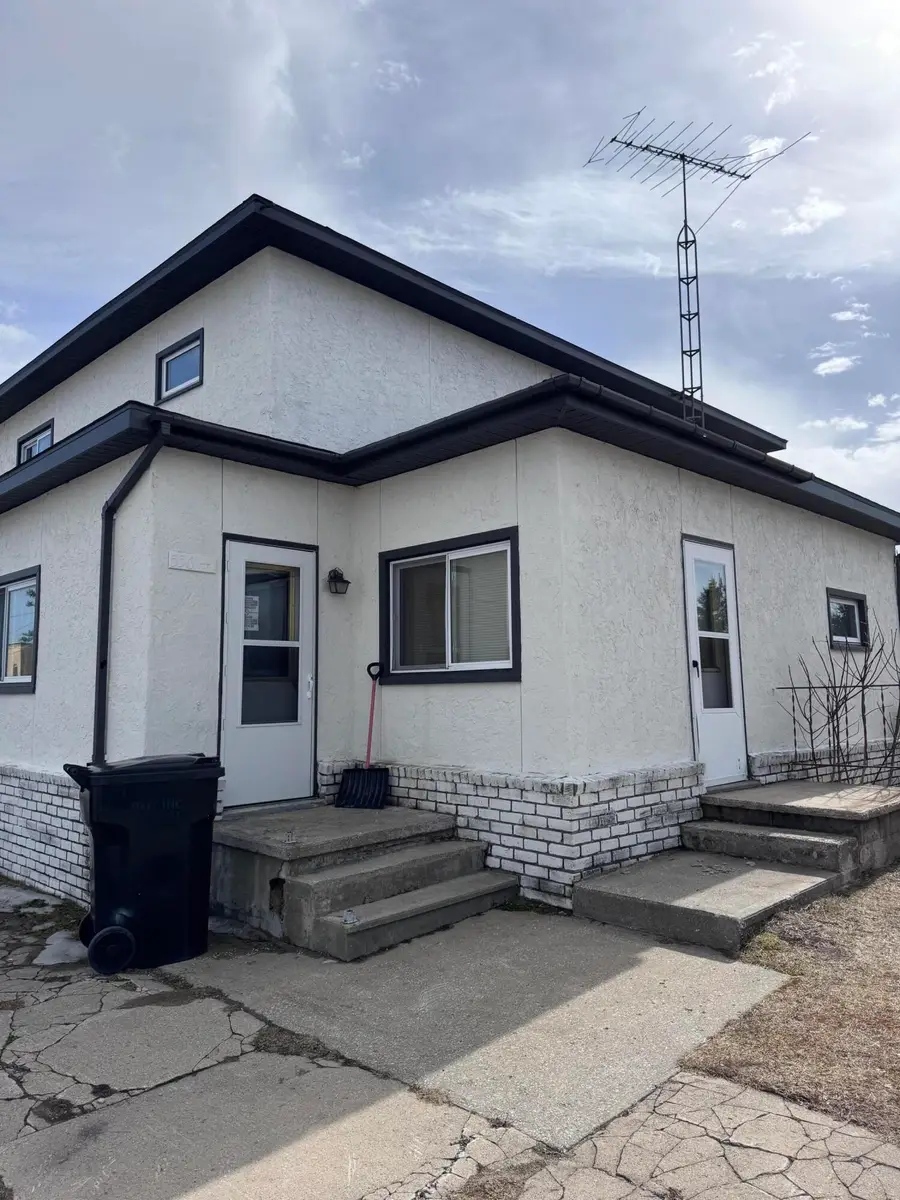 566 E Main Street, Vanderbilt, MI 49795 - #2