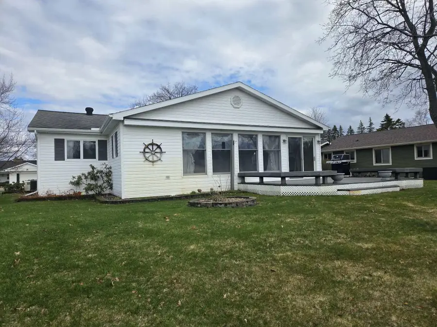 411 Iroquois Avenue, Prudenville, MI 48651 - #2