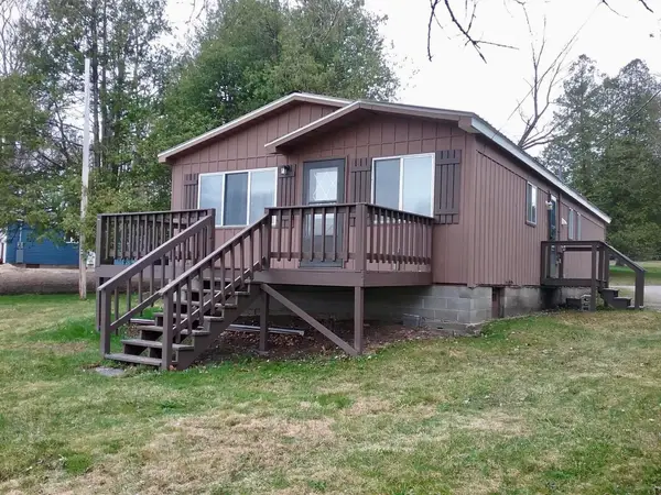 1461 Riverview Lane, Indian River, MI 49749