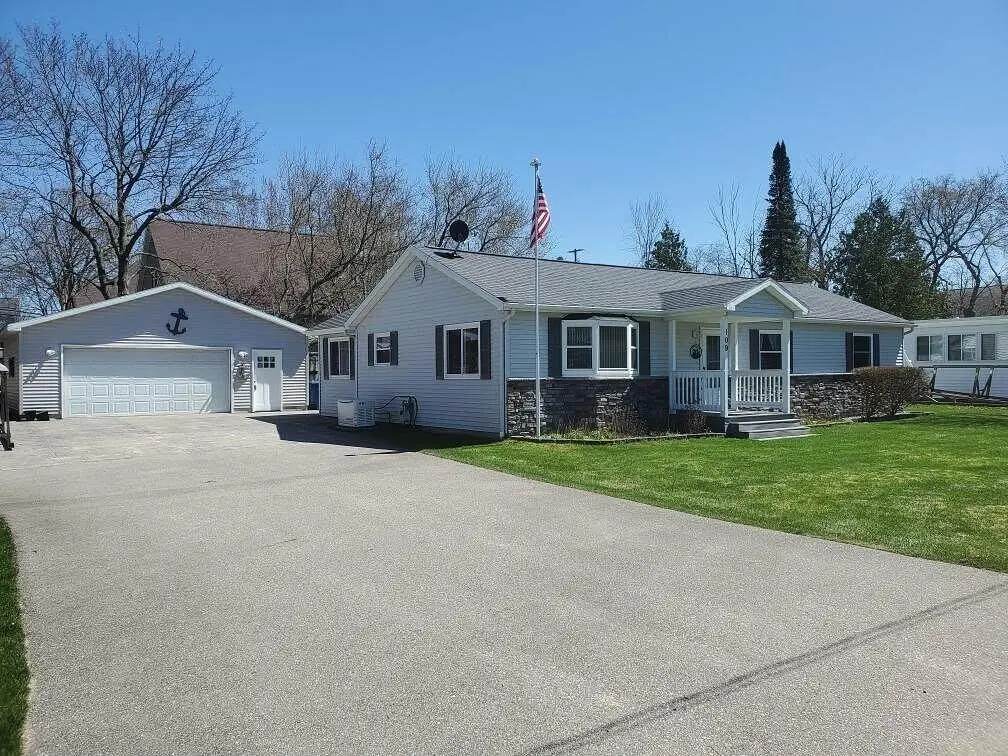 109 Flora Avenue, Houghton Lake, MI 48629 - #1