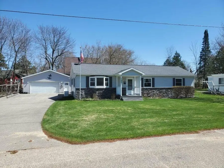 109 Flora Avenue, Houghton Lake, MI 48629 - #2