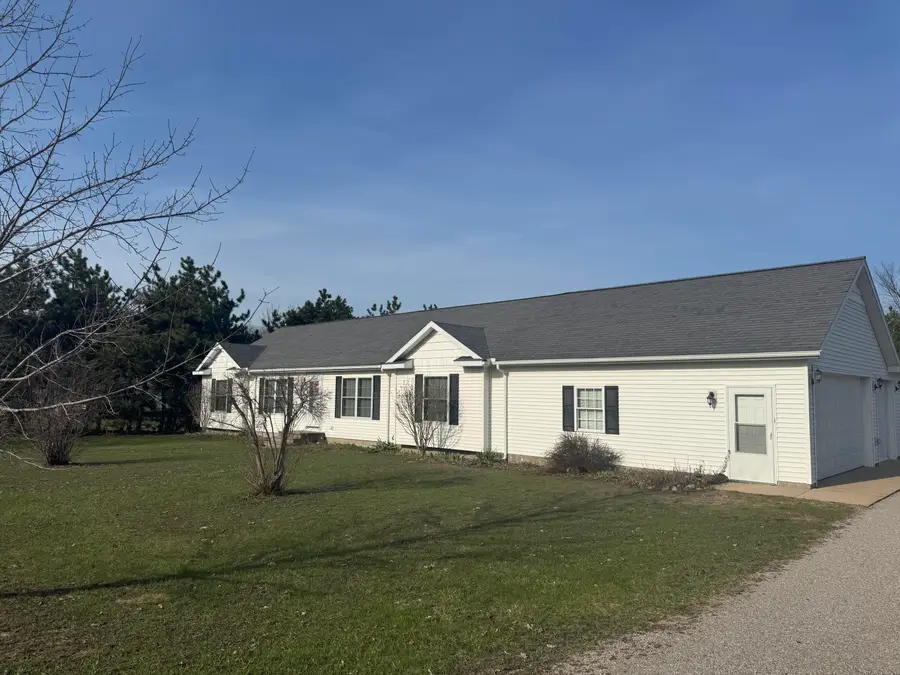 2095 Lakeview Lane, Alanson, MI 49706 - #2