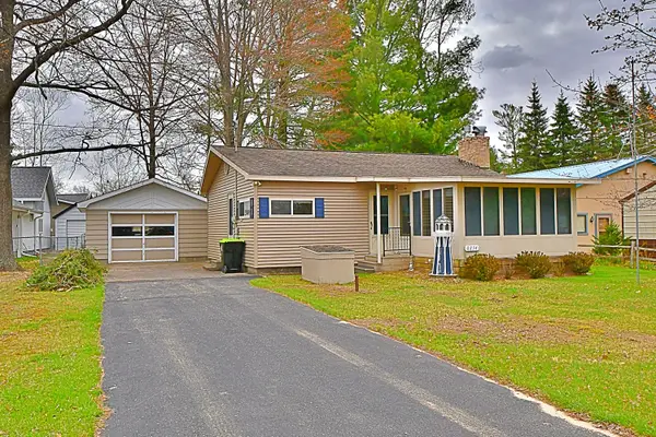 8834 Iroquois Trail, St. Helen, MI 48656