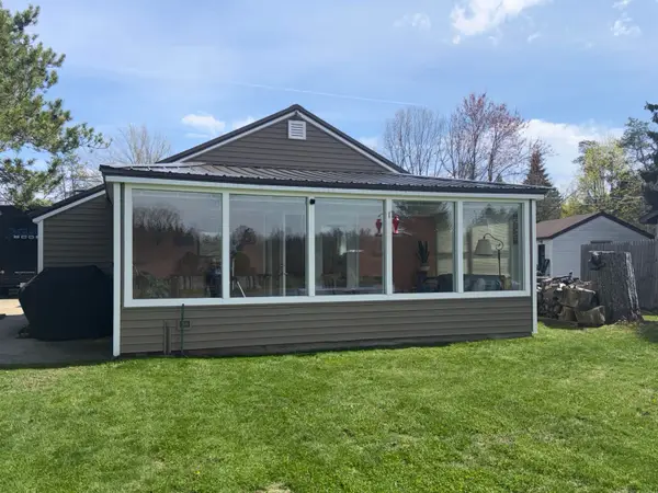 9326 Elizabeth Road, Houghton Lake, MI 48629