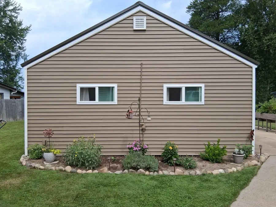 9326 Elizabeth Road, Houghton Lake, MI 48629 - #3