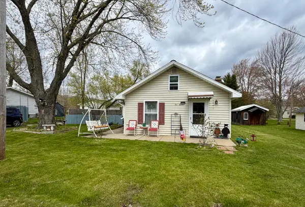 111 Ismond Road, Houghton Lake, MI 48629