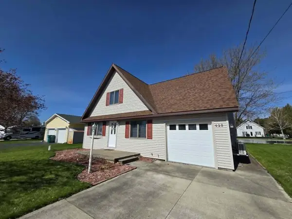 423 Iroquois Avenue, Prudenville, MI 48651