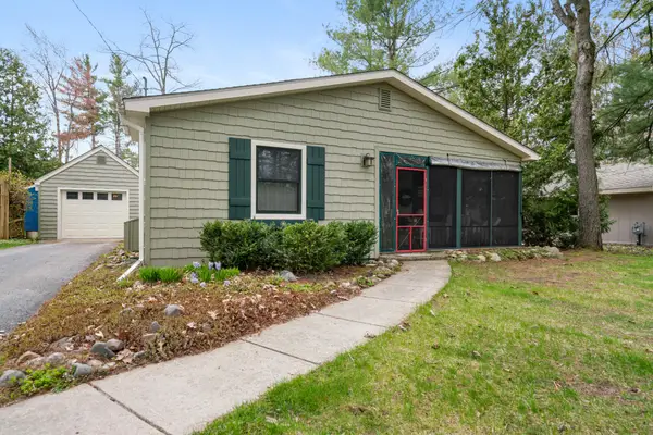 6515 South Avenue, Indian River, MI 49749