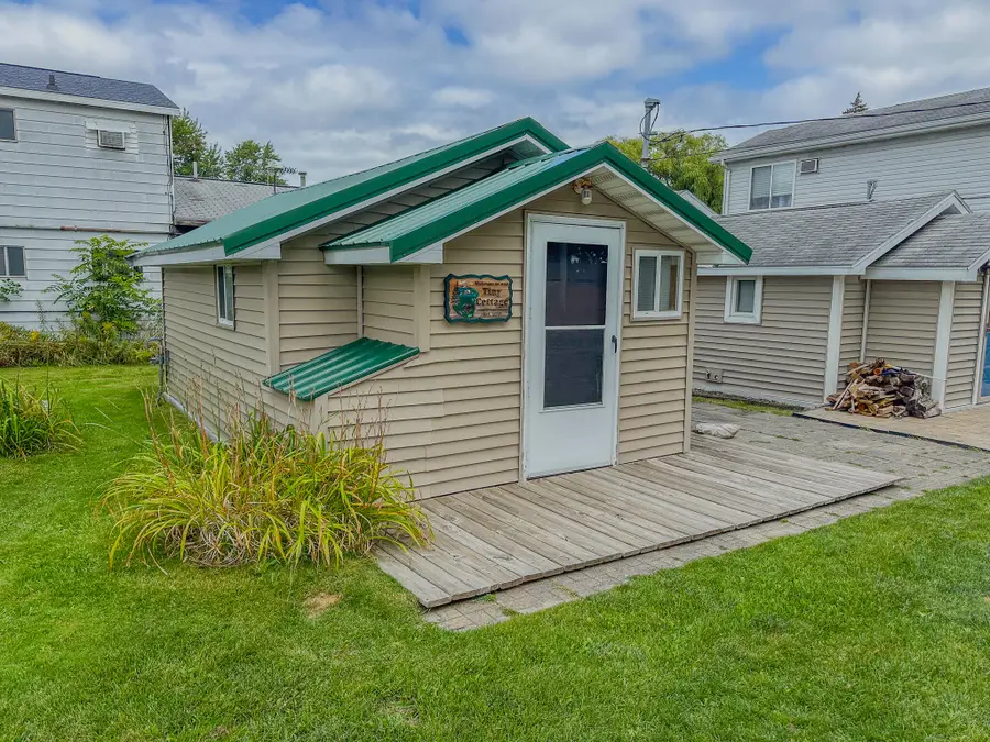 6482 W Houghton Lake Drive, Houghton Lake, MI 48629 - #3
