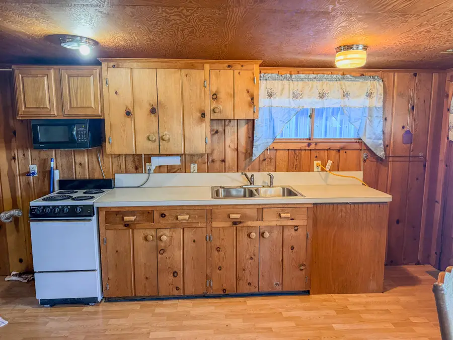 301 Sanford Avenue, Houghton Lake, MI 48629 - #2