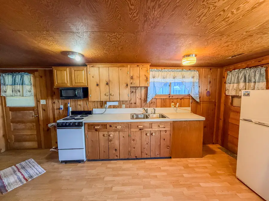 301 Sanford Avenue, Houghton Lake, MI 48629 - #3