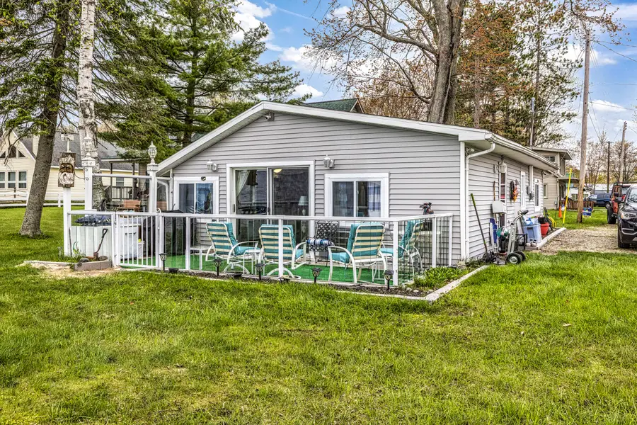 7709 E Houghton Lake Drive, Houghton Lake, MI 48629 - #2