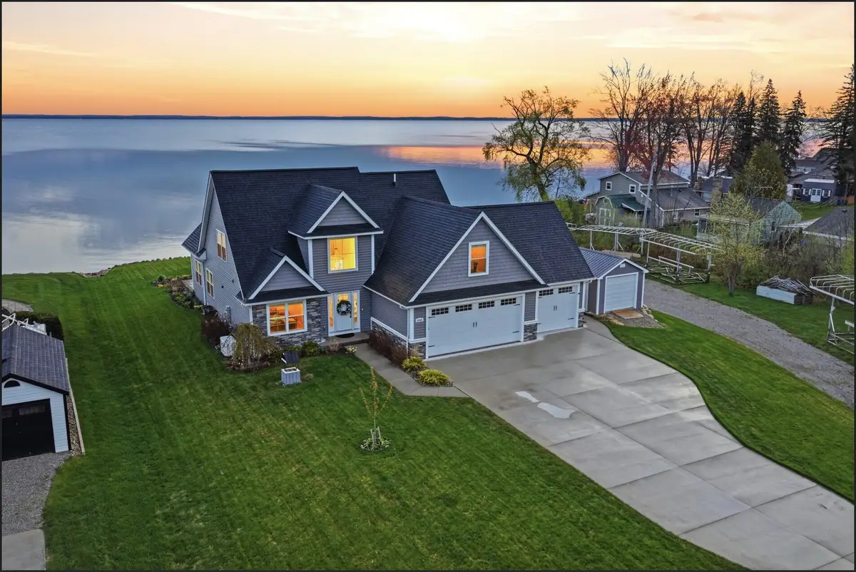 4868 W Houghton Lake Drive, Houghton Lake, MI 48629 - #1