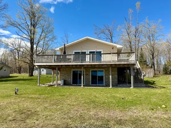 4616 Hiawatha Drive, Cheboygan, MI 49721