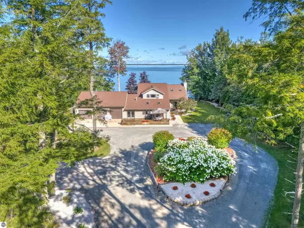 93 County Road 441, Manistique, MI 49854