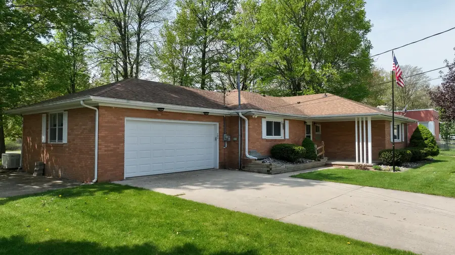 101 Grayling Avenue, Houghton Lake, MI 48629 - #2