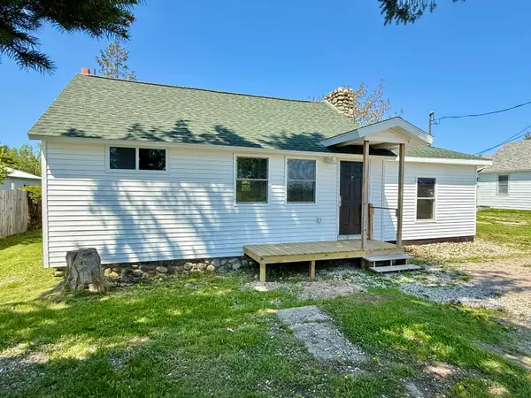 998 Loomis Street, Cheboygan, MI 49721