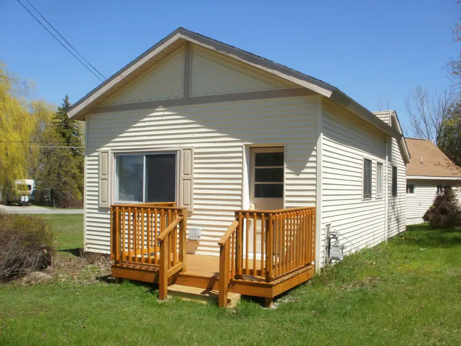 511 Palmyra Street, Cheboygan, MI 49721 - #3