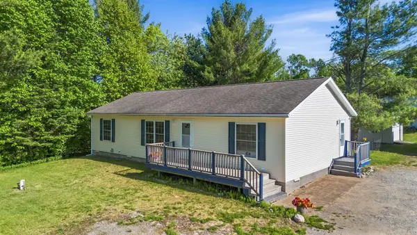 3079 Parrotts Pointe Road, Indian River, MI 49749