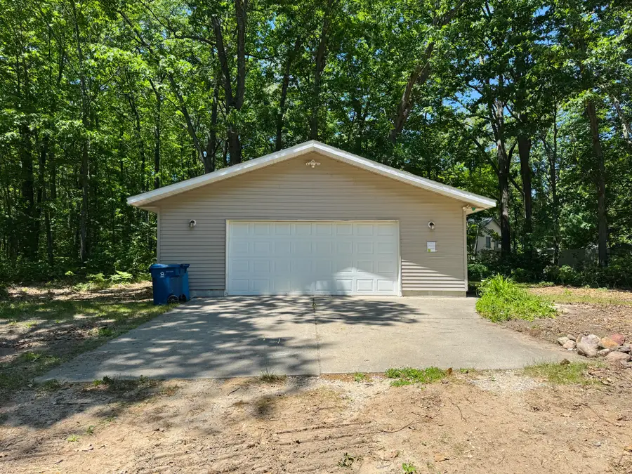 302 Bay City Trail, Houghton Lake, MI 48629 - #2