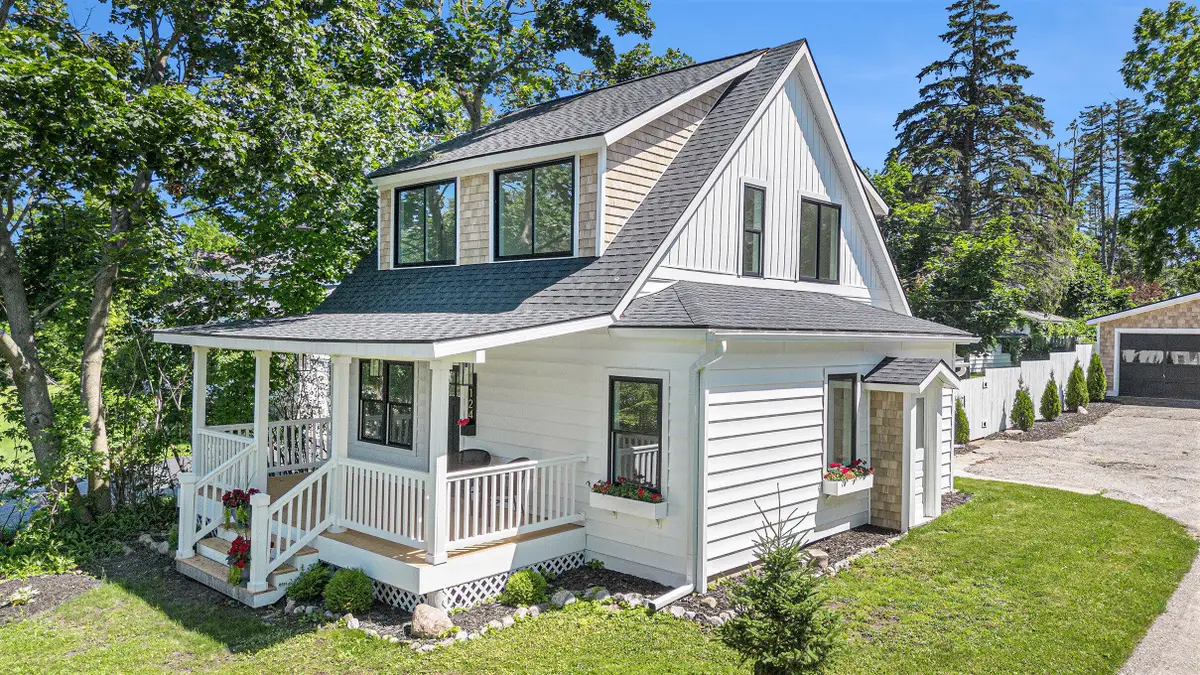 1124 E Mitchell Street, Petoskey, MI 49770 - #1