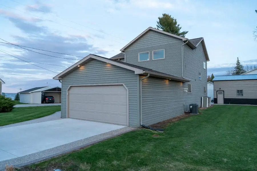 607 Shoreline Drive, Houghton Lake, MI 48629 - #2