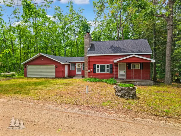 6916 Candy Lane, Johannesburg, MI 49751