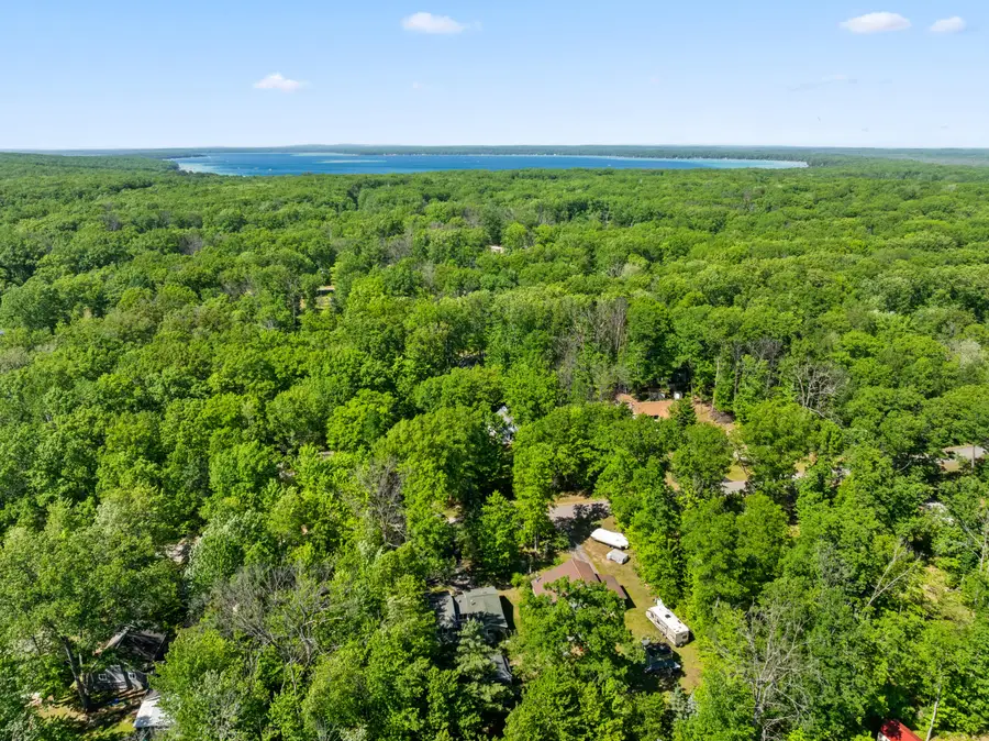 124 Bourbon Street, Roscommon, MI 48653 - #2
