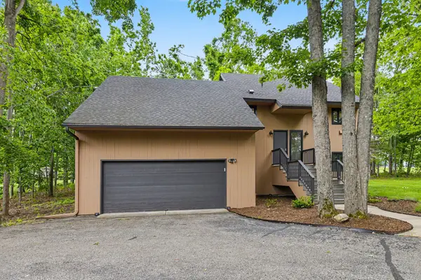 2096 Pinecrest Street, Harbor Springs, MI 49740