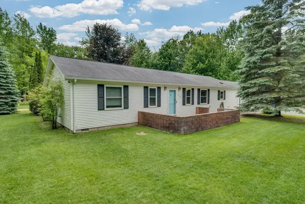 302 Redwine Drive, Houghton Lake, MI 48629