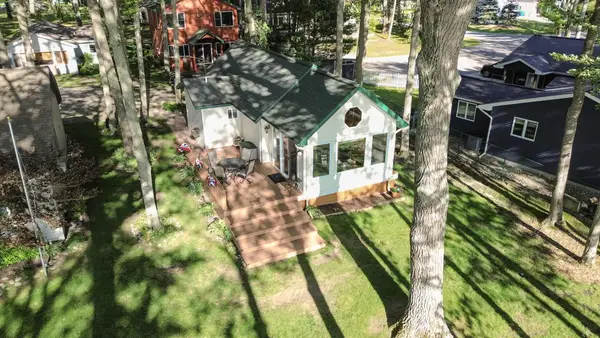 167 Alpena Trail, Houghton Lake, MI 48629