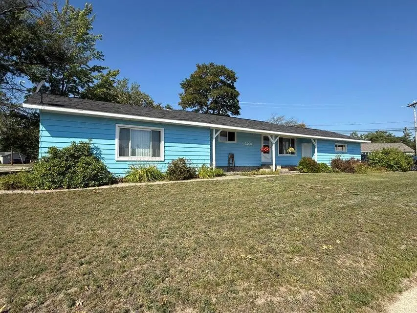 1205 E Michigan Avenue, Grayling, MI 49738 - #3