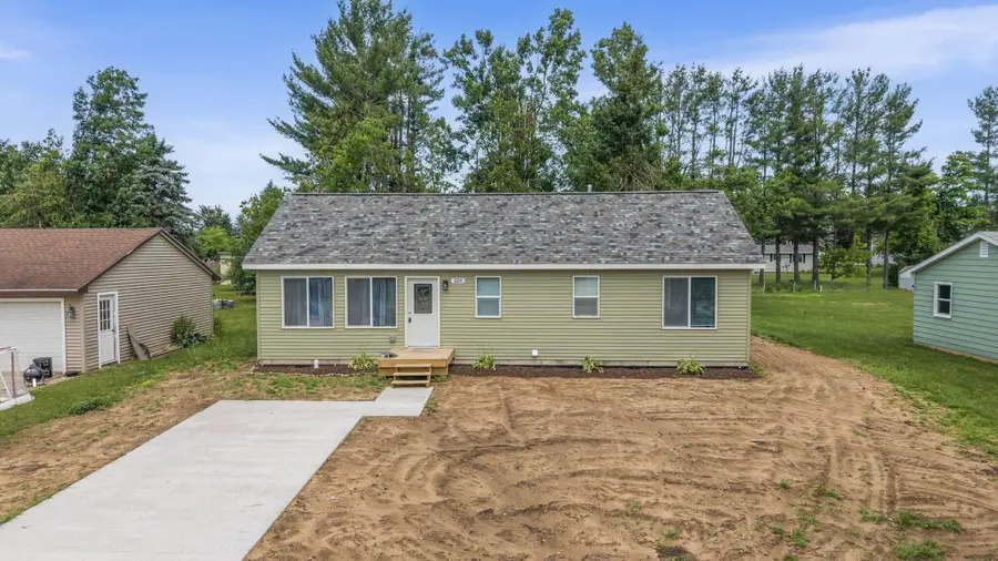 559 E Petoskey Street, Gaylord, MI 49735 - #2