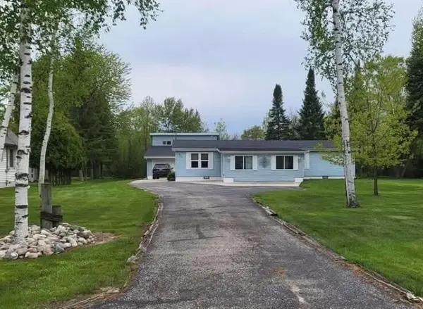 827 Iroquois Avenue, Prudenville, MI 48651
