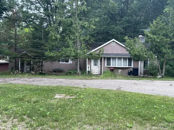 11 Ranch Road, Indian River, MI 49749