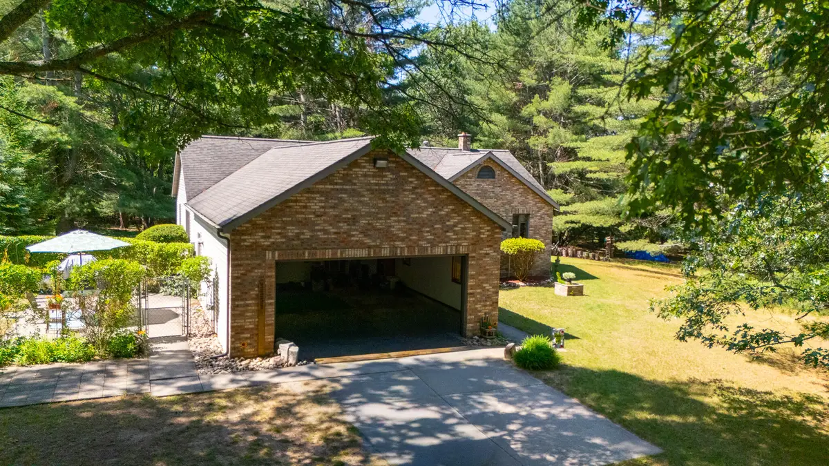 3557 W Pinewood Drive, Roscommon, MI 48653 - #1