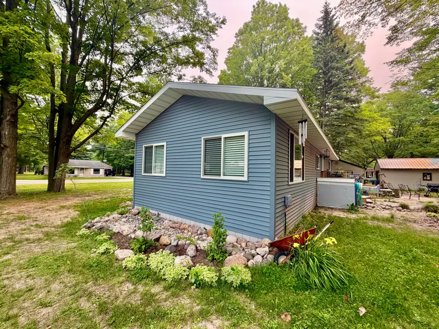 147 Victory Road, Houghton Lake, MI 48629 - #3