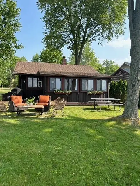 8021 E Houghton Lake Drive, Houghton Lake, MI 48629
