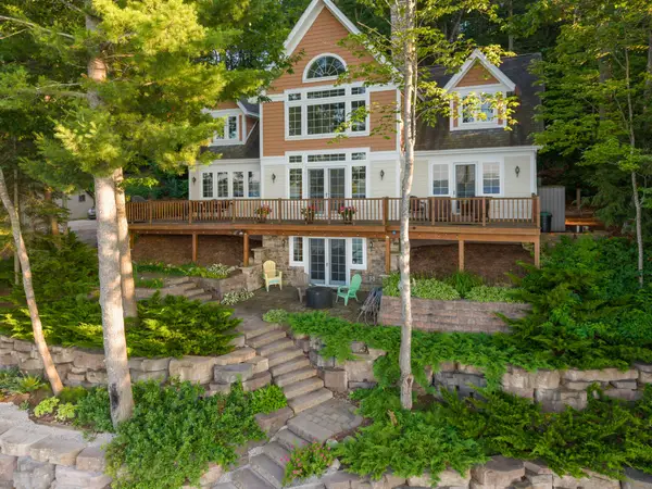 8524 Kingsley Beach Drive, Indian River, MI 49749