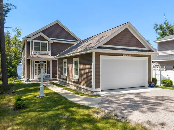 1357 S Nipissing Trail, Indian River, MI 49749