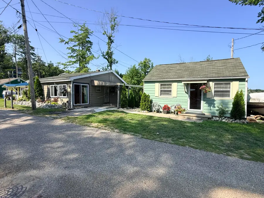 127 & 129 Tin Pan Alley, Houghton Lake, MI 48629 - #2