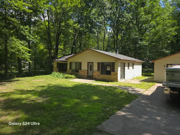 1083 Keweenaw Trail, Houghton Lake, MI 48629