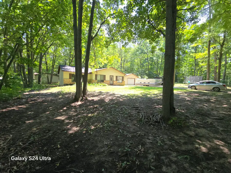 1083 Keweenaw Trail, Houghton Lake, MI 48629 - #2