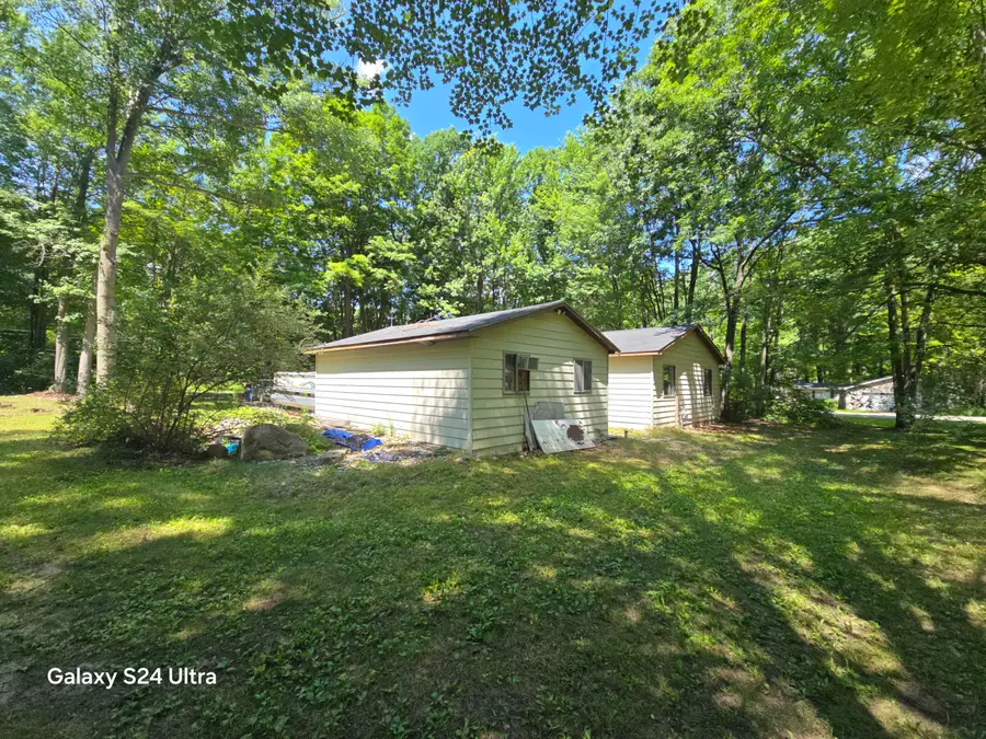 1083 Keweenaw Trail, Houghton Lake, MI 48629 - #3