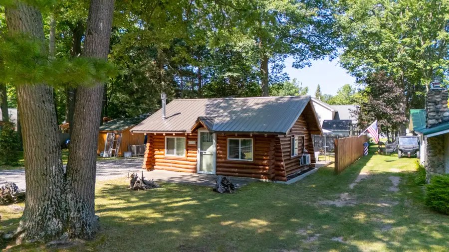 305 Devonshire Drive, Prudenville, MI 48651 - #2