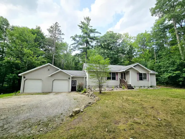 9535 E Sunset Drive, Roscommon, MI 48653