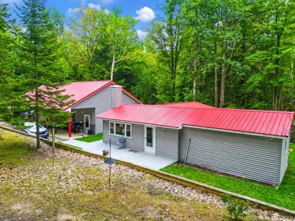 527 Eagles Nest Road, Indian River, MI 49749